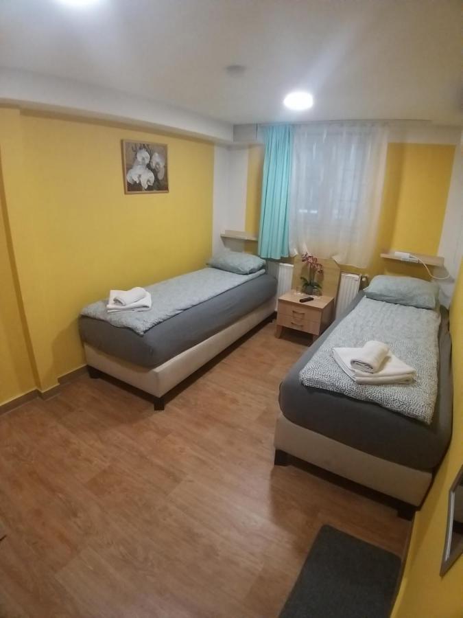 Deniz Guesthouse Boedapest Buitenkant foto