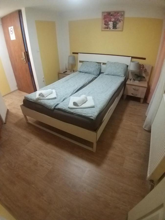 Deniz Guesthouse Boedapest Buitenkant foto