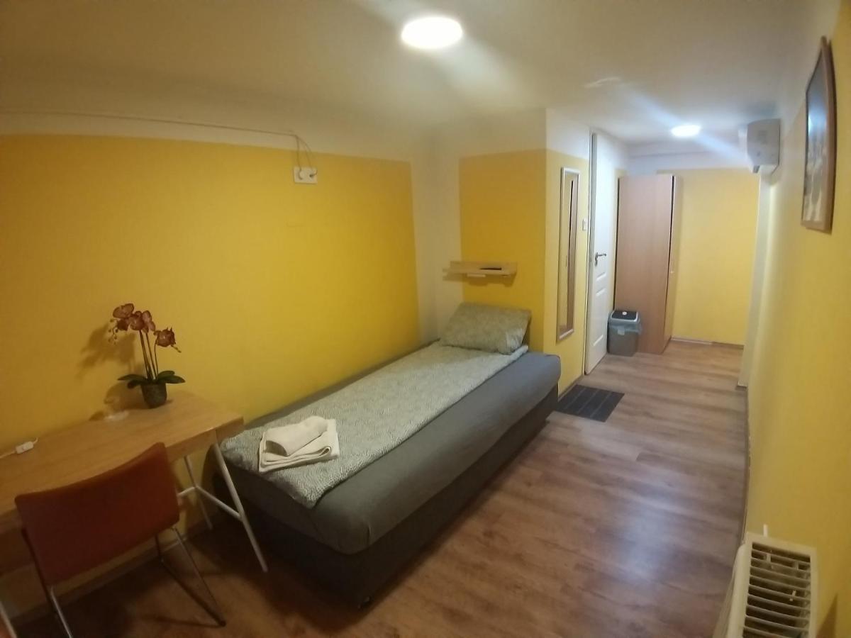 Deniz Guesthouse Boedapest Buitenkant foto