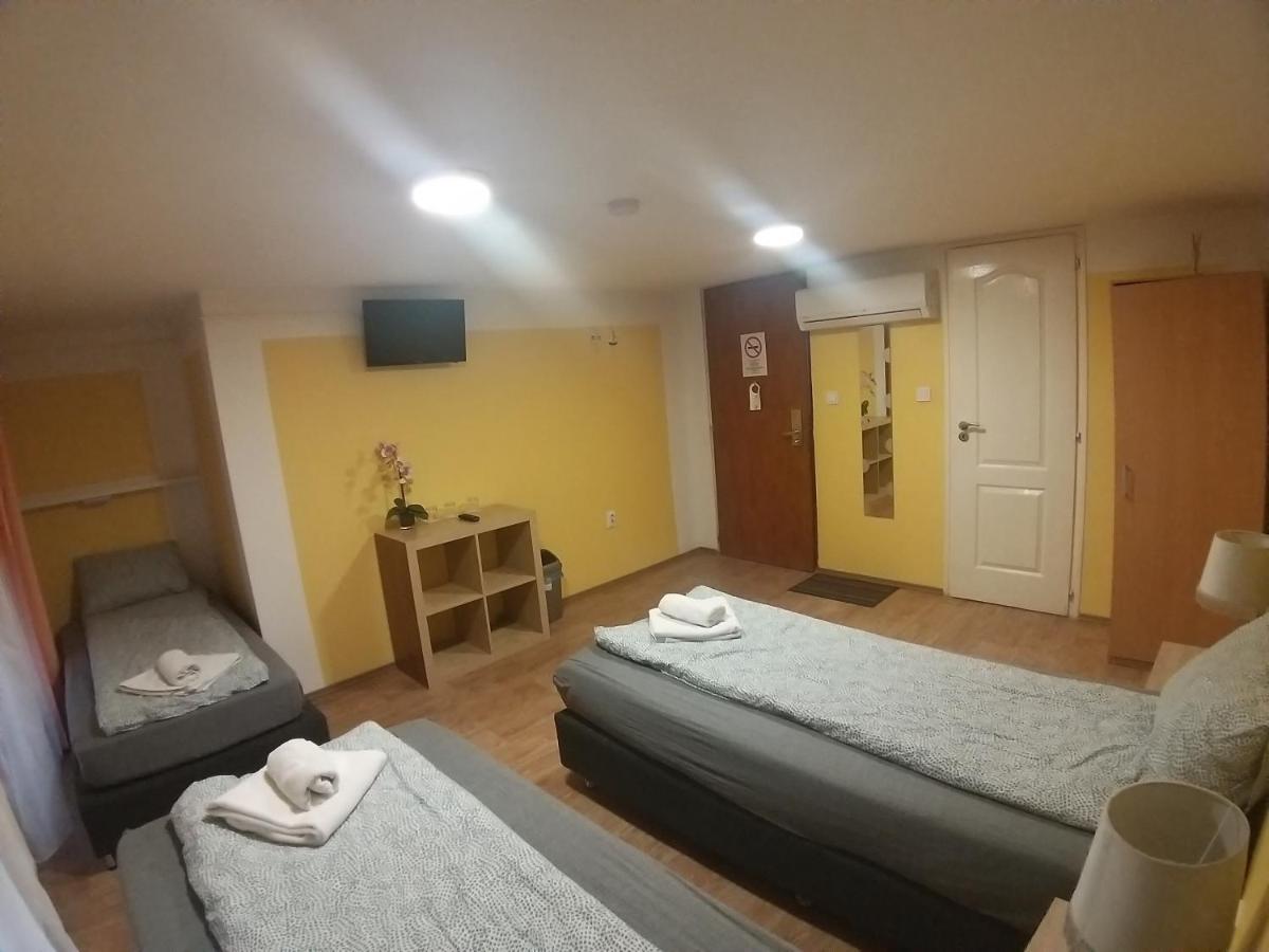 Deniz Guesthouse Boedapest Buitenkant foto