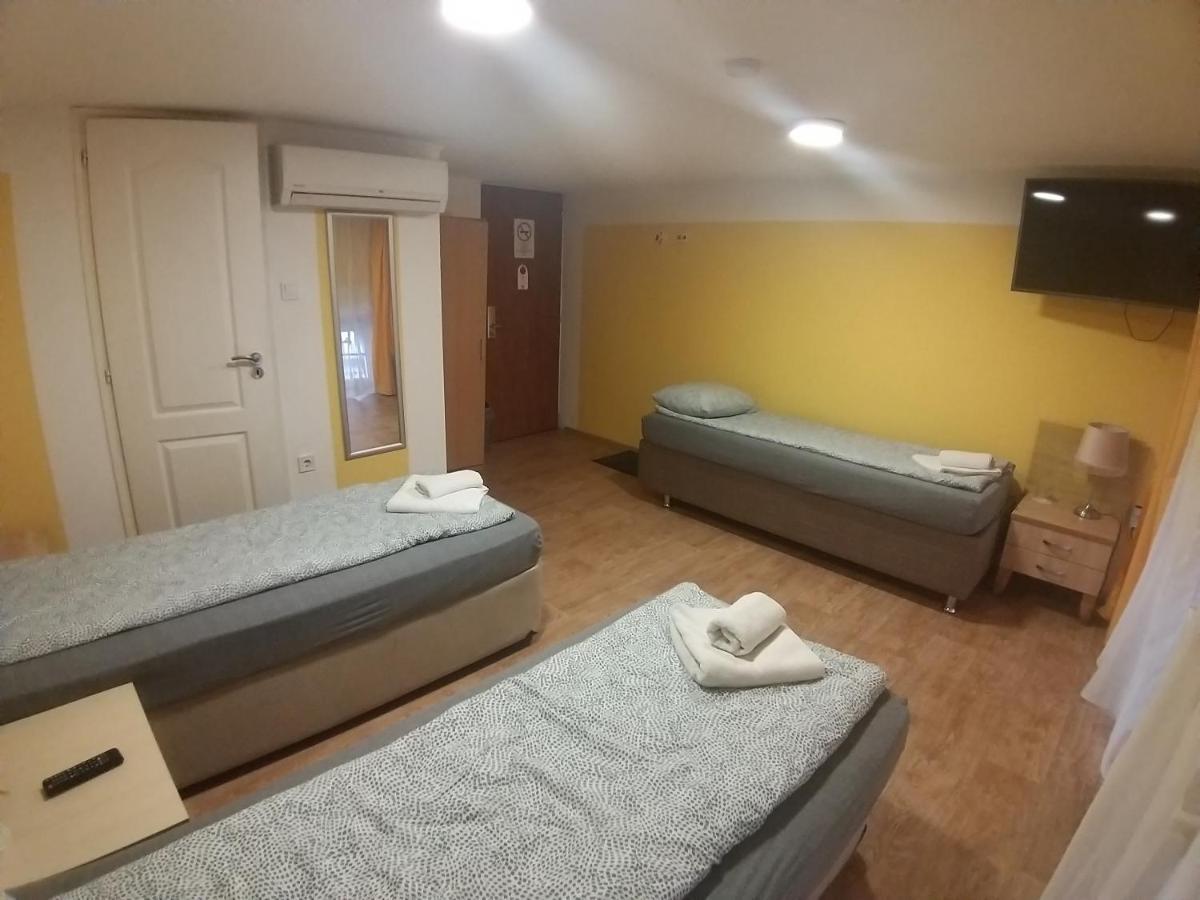 Deniz Guesthouse Boedapest Buitenkant foto