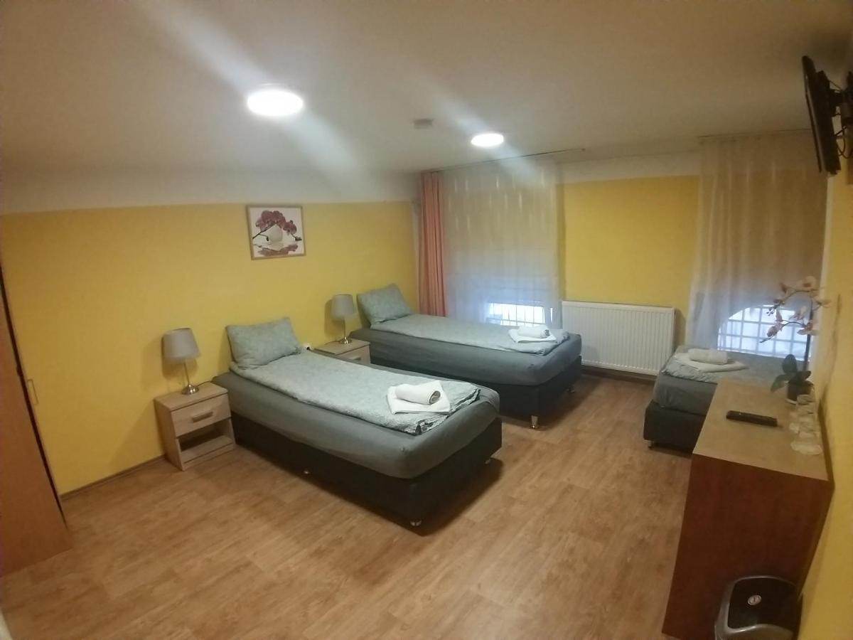 Deniz Guesthouse Boedapest Buitenkant foto