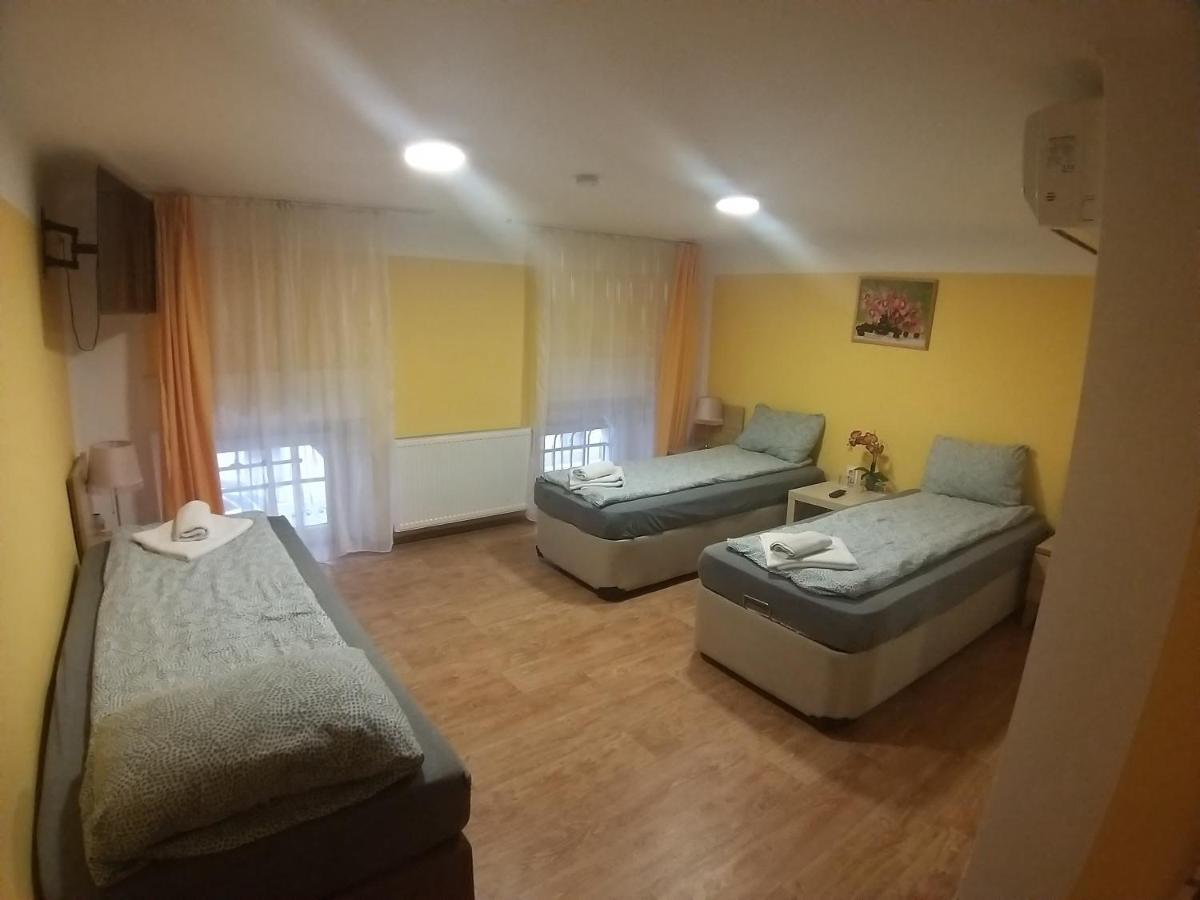 Deniz Guesthouse Boedapest Buitenkant foto