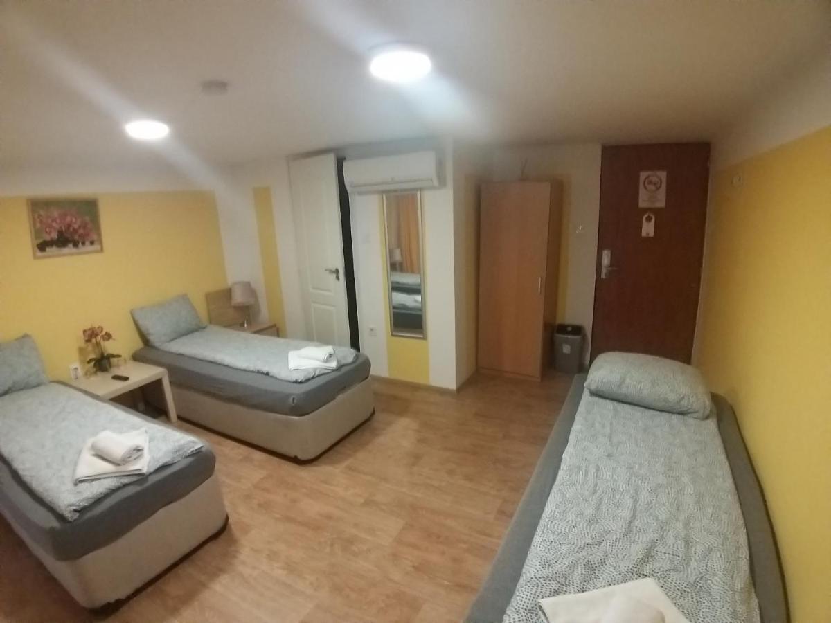 Deniz Guesthouse Boedapest Buitenkant foto