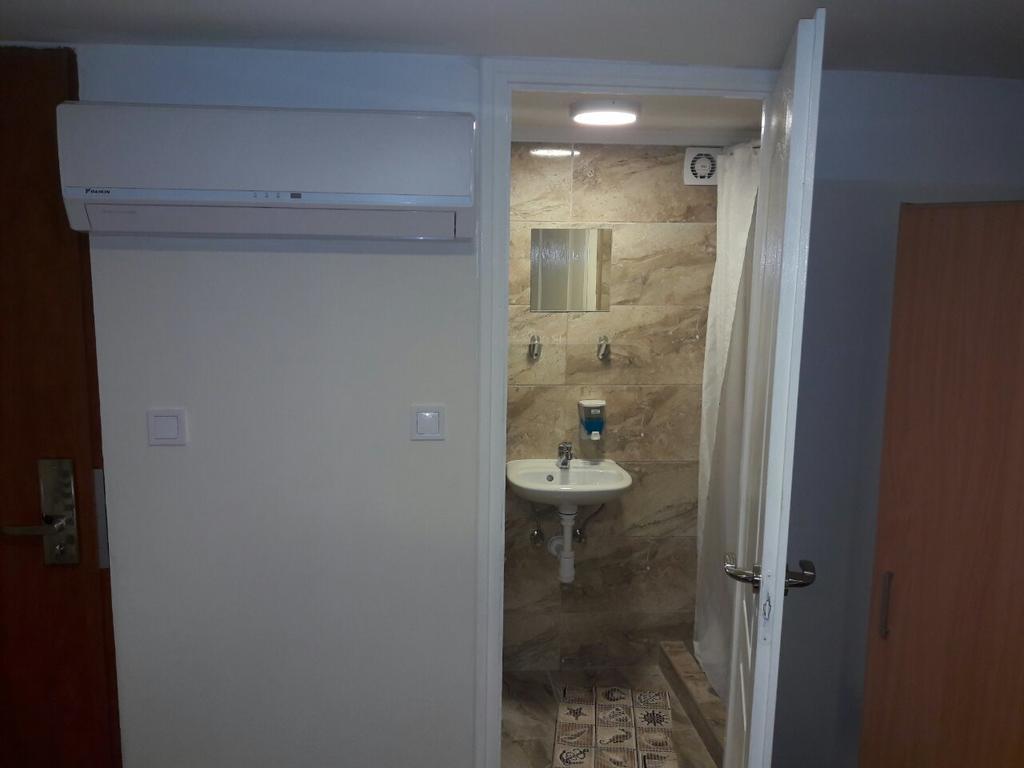 Deniz Guesthouse Boedapest Buitenkant foto