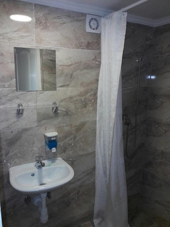 Deniz Guesthouse Boedapest Buitenkant foto